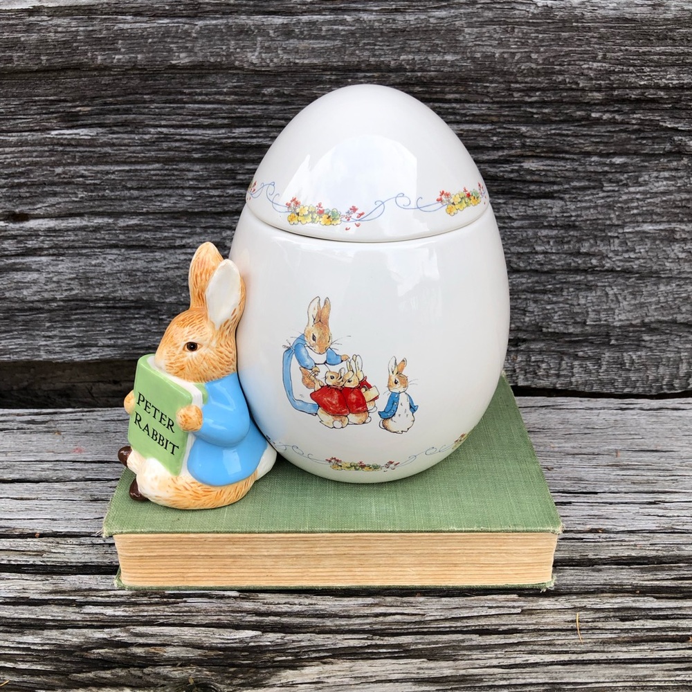 Beatrix Potter Peter Rabbit ©️2008 Egg container Lidded cookie jar Candy Jar 🩵